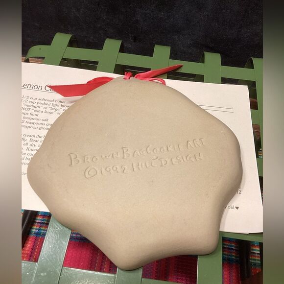 Brown Bag Cookie Art 1992 Stoneware Baking Mold With Recipe Booklet Hill Design - Picture 6 of 8